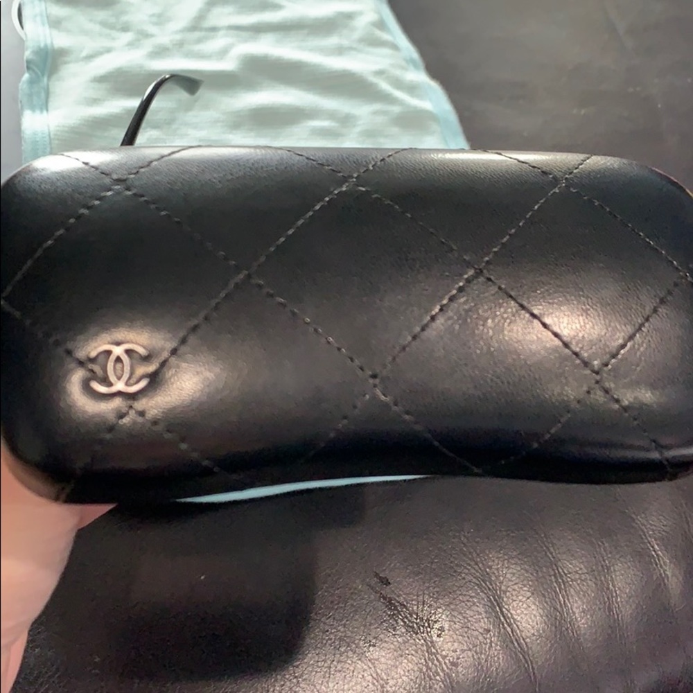 Black Chanel sunglasses - Picture 4 of 4